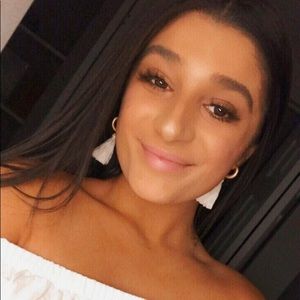 Meet your Posher, Zina